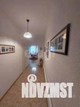 Дом 279м², 3-этажный, участок 18 сот.