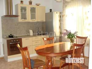 Дом 279м², 3-этажный, участок 18 сот.