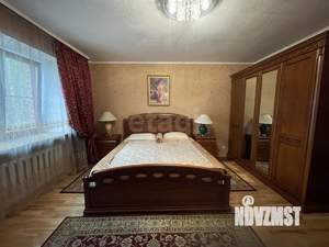 Дом 232м², 3-этажный, участок 15 сот.  
