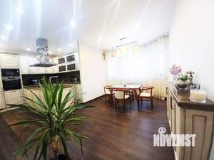 Коттедж 200м&sup2;, 2-этажный, участок 9 сот.  
