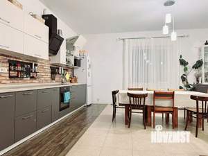 Коттедж 300м&sup2;, 2-этажный, участок 15 сот.  