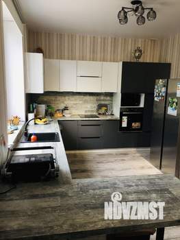 Дом 180м&sup2;, 2-этажный, участок 6 сот.  