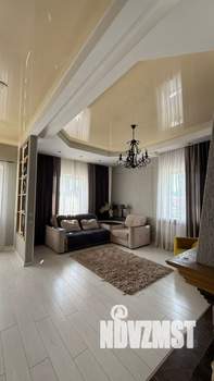 Таунхаус 212м&sup2;, 3-этажный, участок 15 сот.  