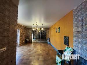 Дом 260м&sup2;, 3-этажный, участок 15 сот.  