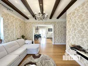 Дом 220м², 2-этажный, участок 11 сот.  
