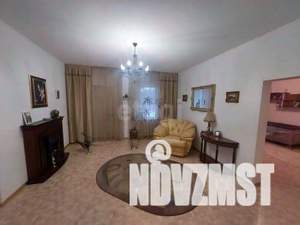 Дом 279м², 3-этажный, участок 18 сот.  