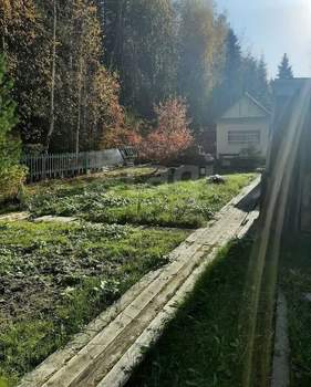 Дом 16м&sup2;, 2-этажный, участок 6 сот.  