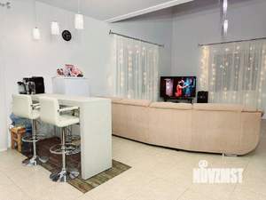 Коттедж 300м&sup2;, 2-этажный, участок 15 сот.  