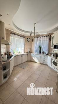 Таунхаус 212м&sup2;, 3-этажный, участок 15 сот.  