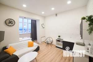 Студия квартира, посуточно, 42м2, 12/18 этаж