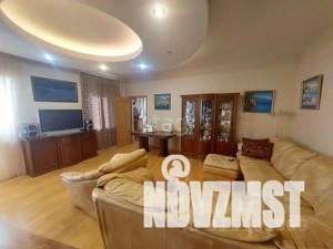 3-к квартира, вторичка, 130м2, 9/9 этаж