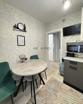 2-к квартира, вторичка, 42м2, 1/4 этаж