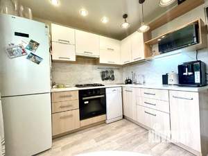 2-к квартира, вторичка, 52м2, 1/9 этаж