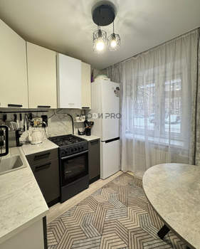 2-к квартира, вторичка, 42м2, 1/4 этаж