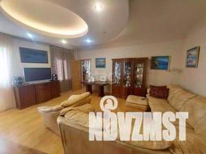 3-к квартира, вторичка, 130м2, 9/9 этаж