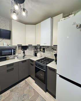 2-к квартира, вторичка, 42м2, 1/4 этаж