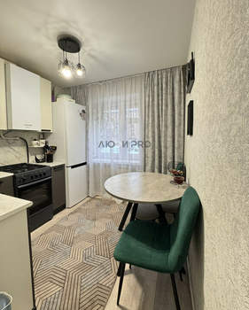 2-к квартира, вторичка, 42м2, 1/4 этаж