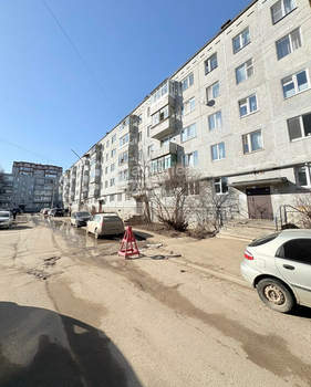3-к квартира, вторичка, 61м2, 1/5 этаж